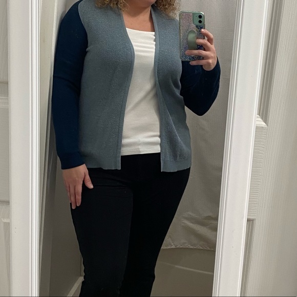 🌸 2/$10 Bela NYC Cardigan - Picture 1 of 7
